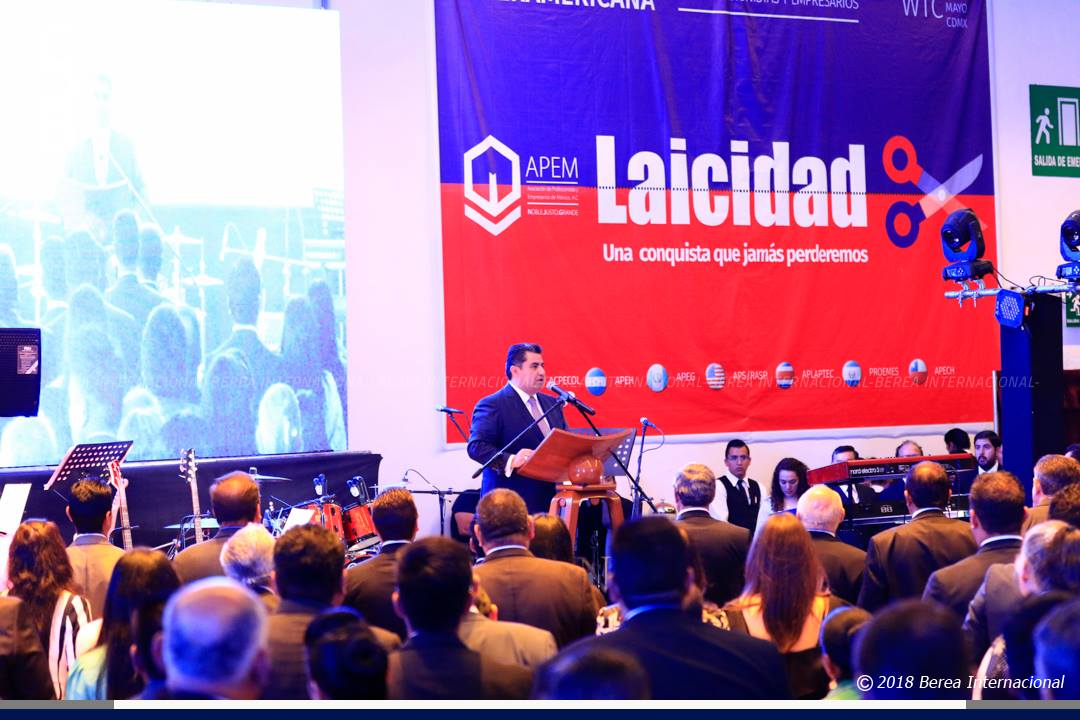 Vuelca el Amor de lo Alto hacia su pueblo el Apóstol Naasón class=
