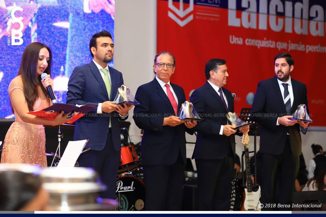 Vuelca el Amor de lo Alto hacia su pueblo el Apóstol Naasón class=