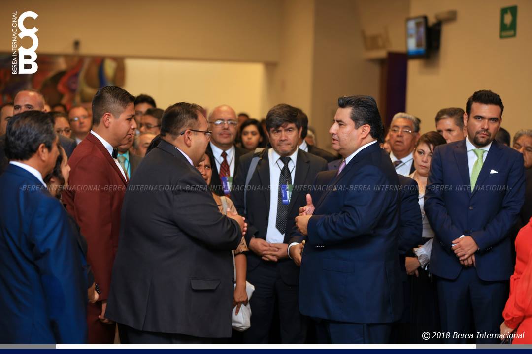 Vuelca el Amor de lo Alto hacia su pueblo el Apóstol Naasón class=