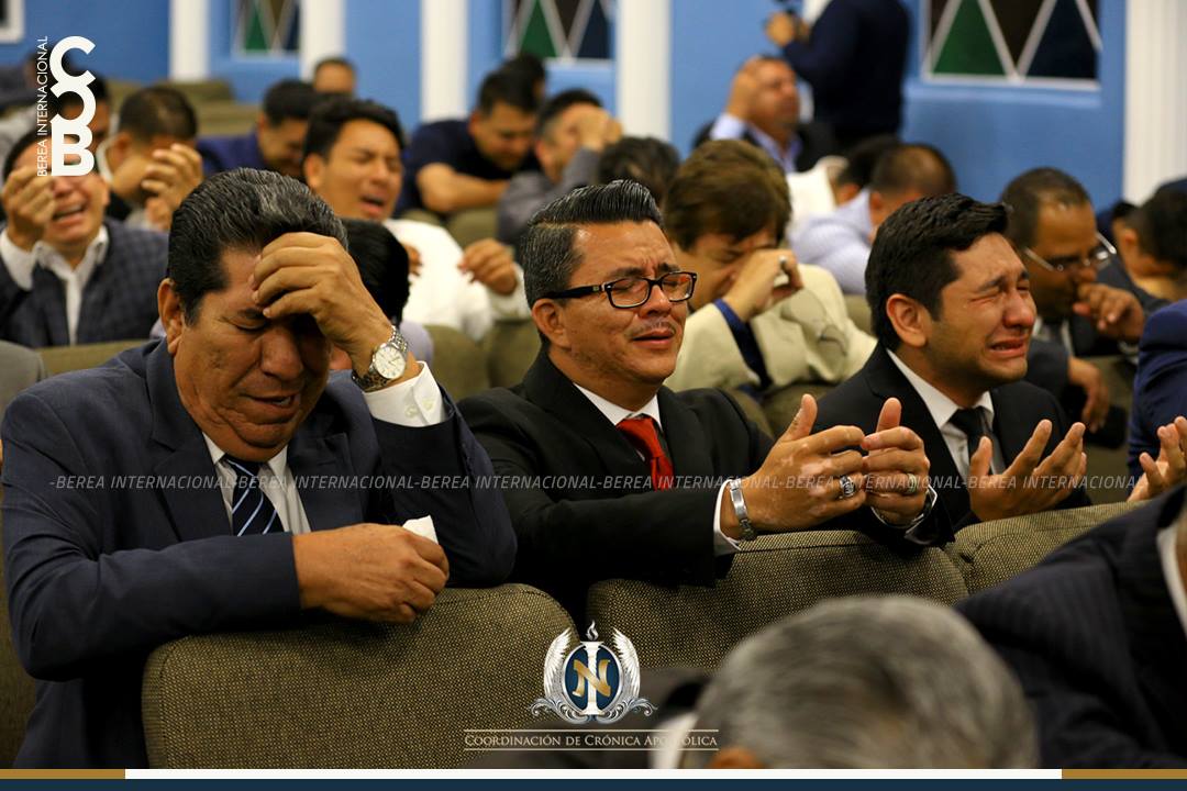 Apóstol Naasón Joaquín García en Phoenix, class=