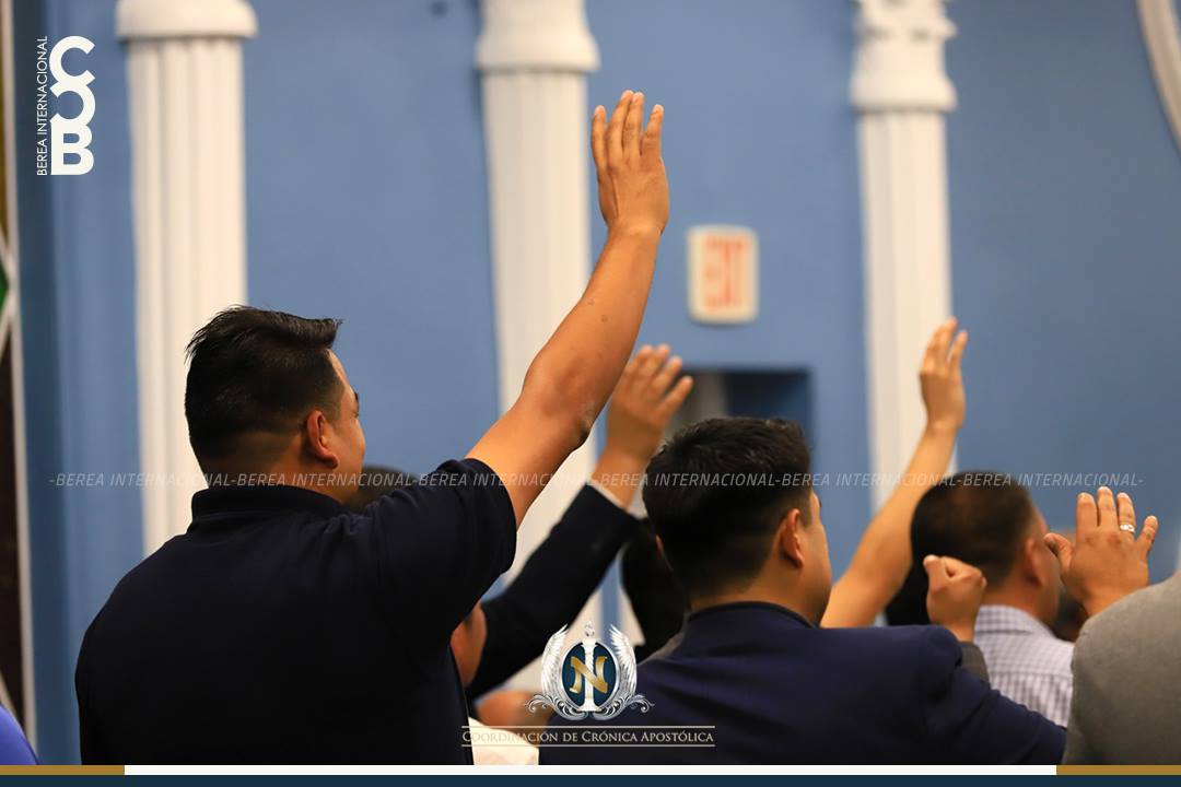 Apóstol Naasón Joaquín García en Phoenix, class=