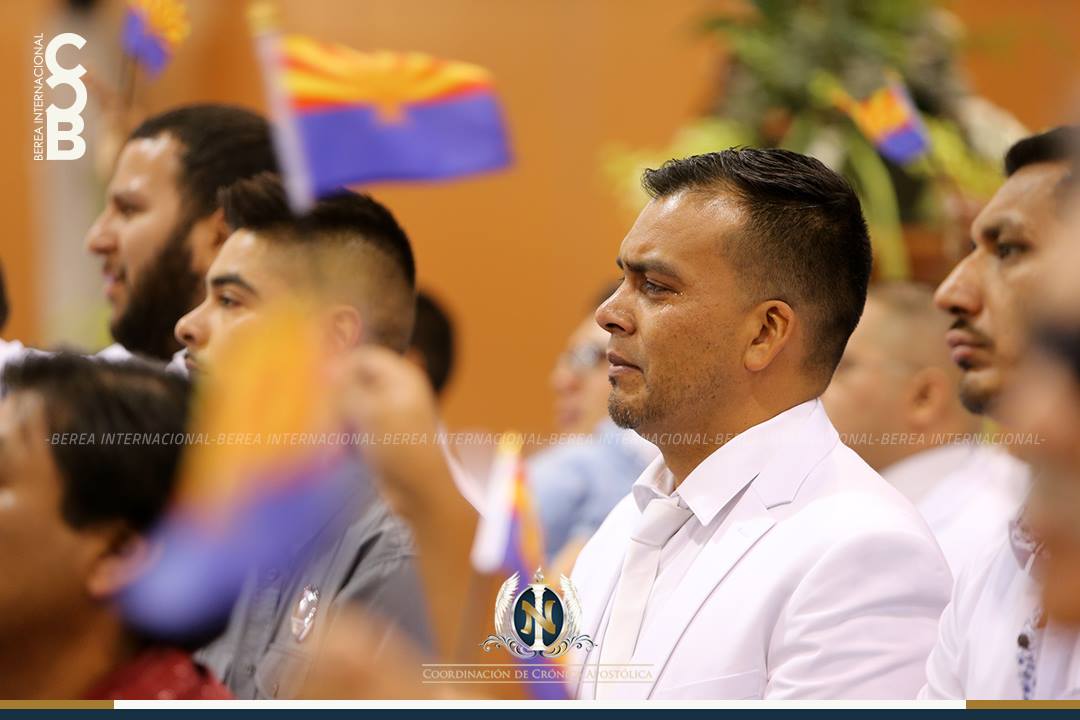 Presentación del Apóstol Naasón Joaquín García en Phoenix, class=