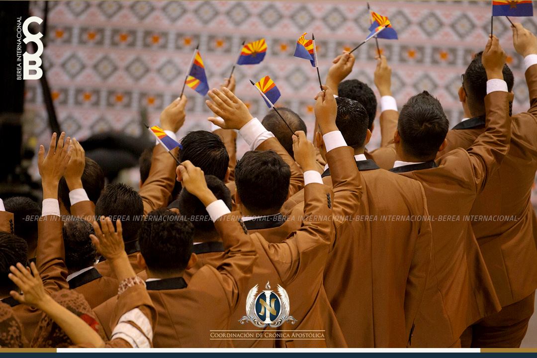 Presentación del Apóstol Naasón Joaquín García en Phoenix, class=