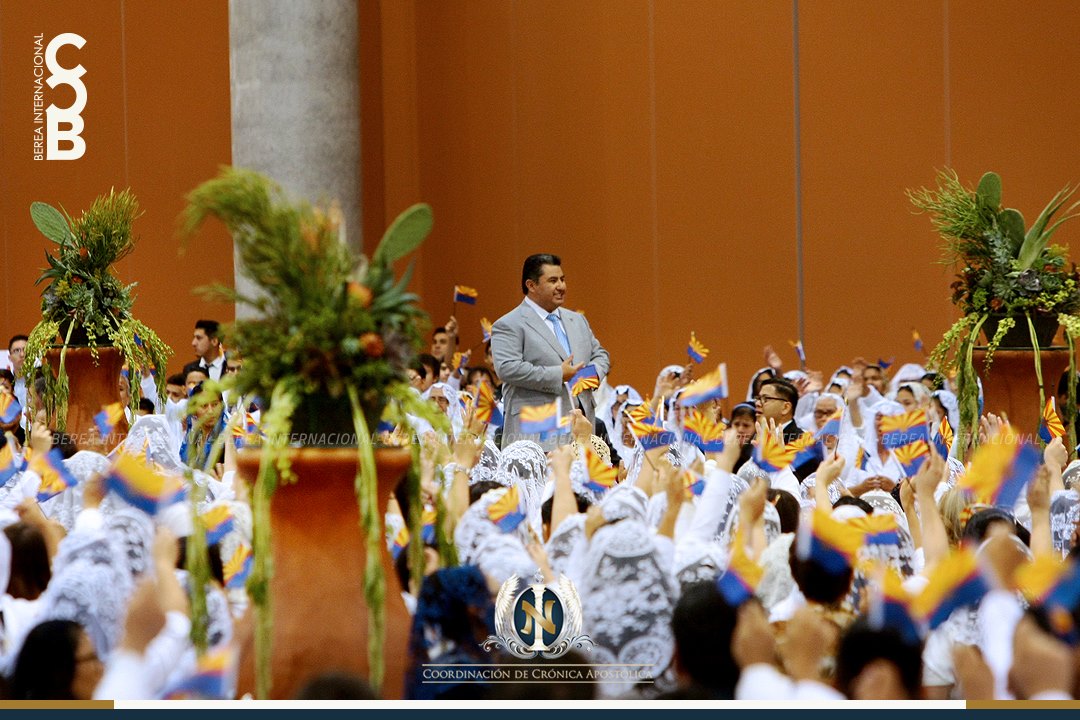 Presentación del Apóstol Naasón Joaquín García en Phoenix, class=