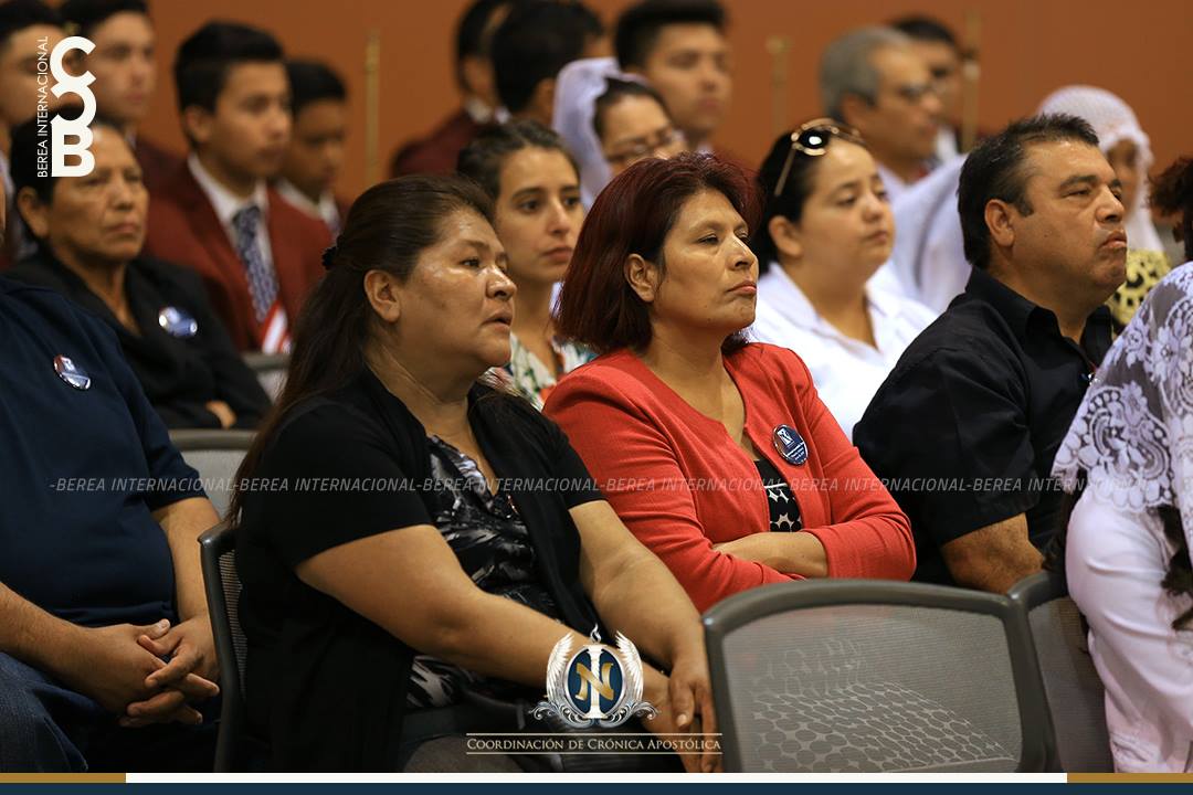 Presentación del Apóstol Naasón Joaquín García en Phoenix, class=