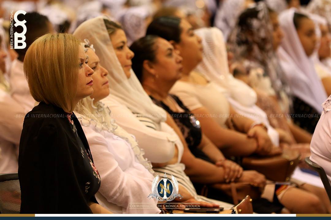 Presentación del Apóstol Naasón Joaquín García en Phoenix, class=