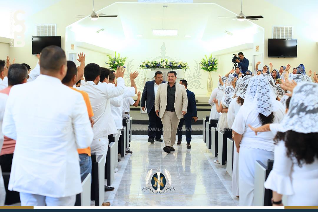 El Apóstol Naasón Joaquín visita la Iglesia de Avondale, class=