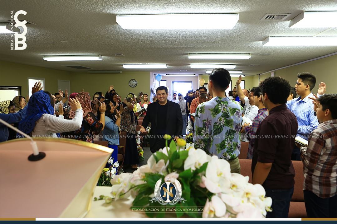 El Apóstol Naasón Joaquín García visita Henderson, Nevada class=