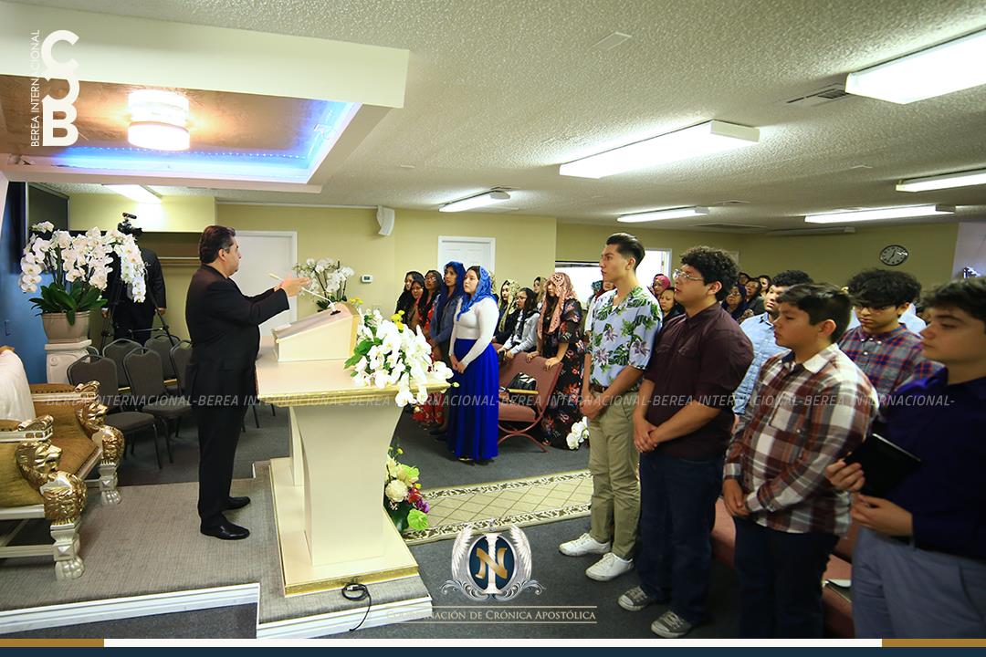 El Apóstol Naasón Joaquín García visita Henderson, Nevada class=