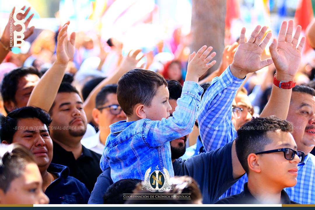 Gran Júbilo en la iglesia de Las Vegas, por visita del Apóstol Naasón class=