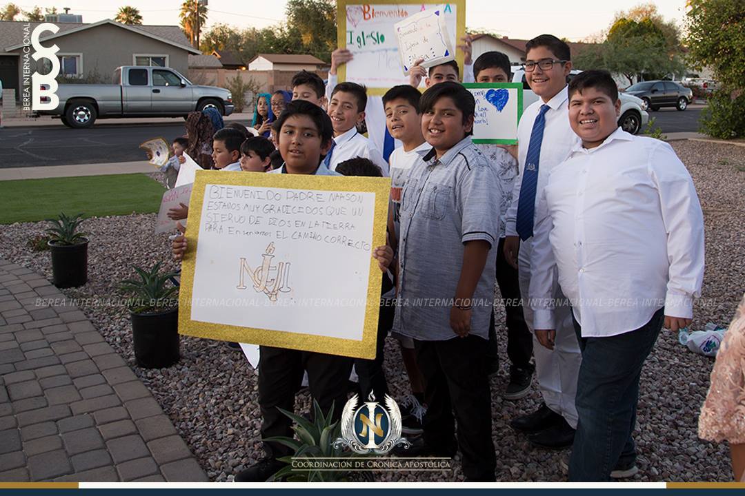 El Apóstol Naasón Joaquín García visita Mesa, Arizona class=
