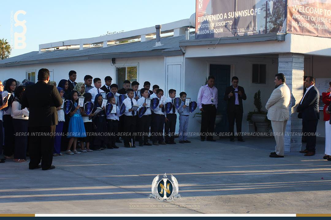El Apóstol Naasón Joaquín García visita Sunnyslope, Arizona class=
