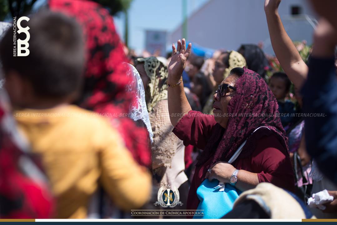 «La gloria de nuestra Iglesia, que es la Santa Cena, ya está a la puerta»: mensaje apostólico en la colonia class=