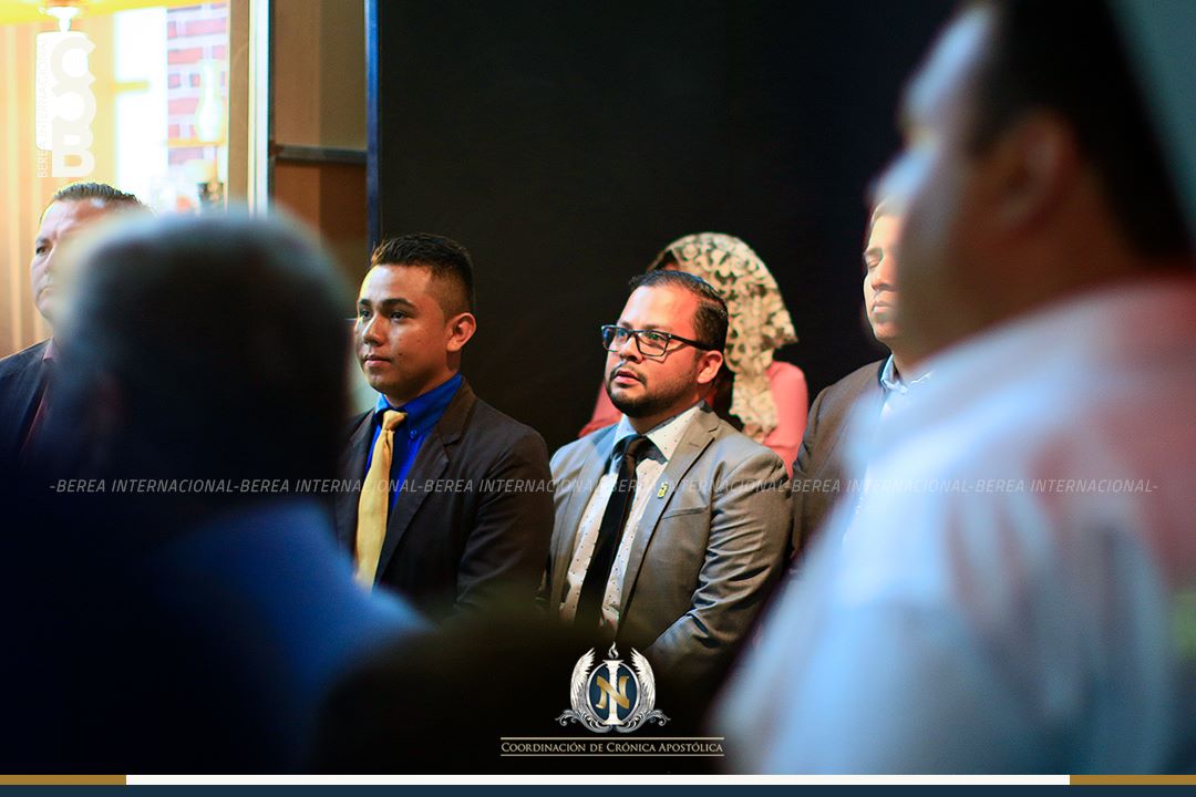 Apóstol Naasón Joaquín en Berea El Salvador class=