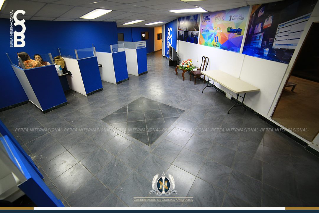 Apóstol Naasón Joaquín en Berea El Salvador class=