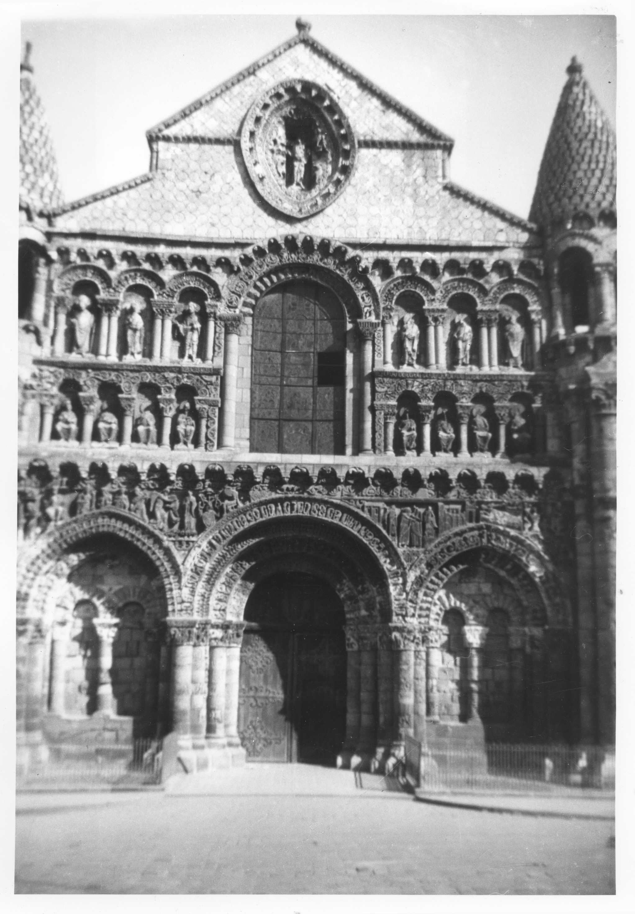 kelly romanesque churches austin