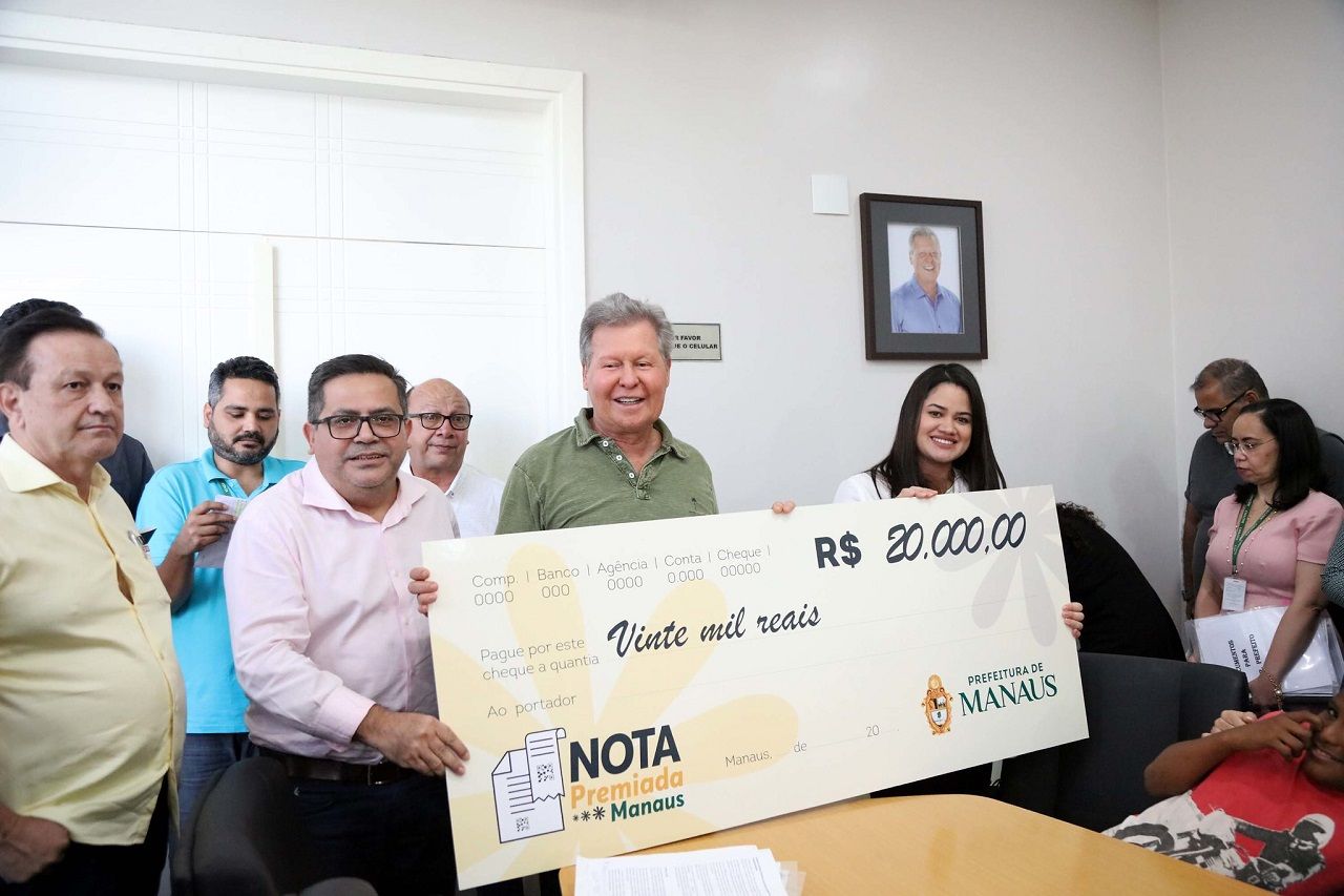 Ganhadores da 'Nota Premiada Manaus' recebem prêmios
