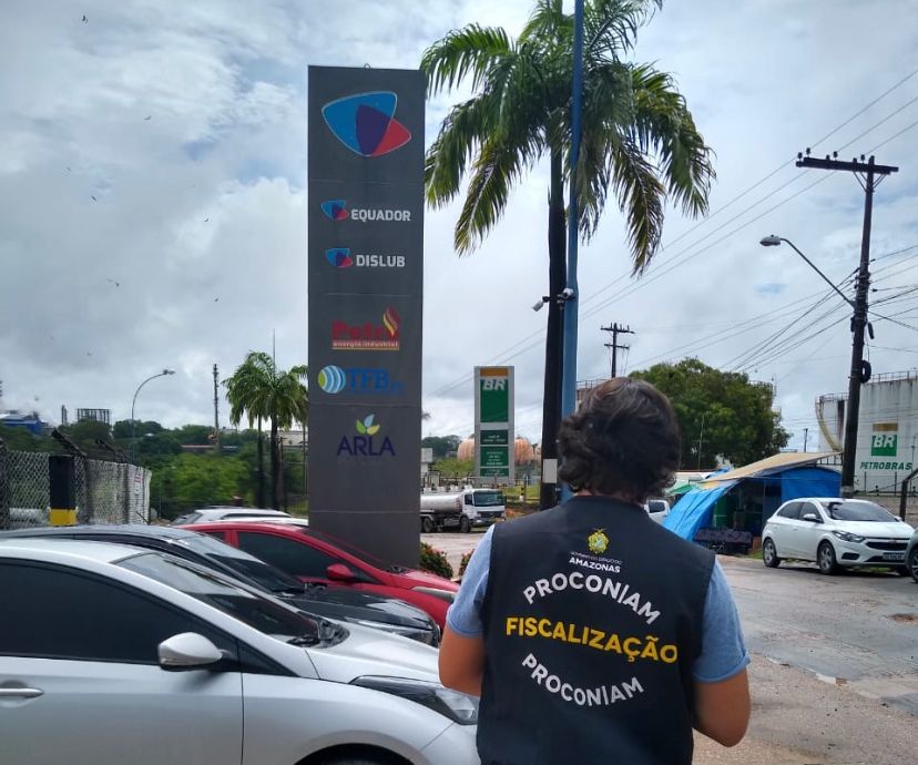 Seis distribuidoras de combustível são notificadas pelo Procon por aumento de preço