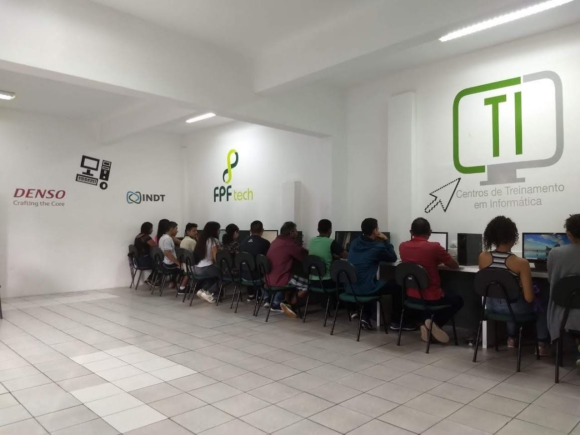 Projeto oferece 80 vagas para curso gratuito de programador web em Manaus