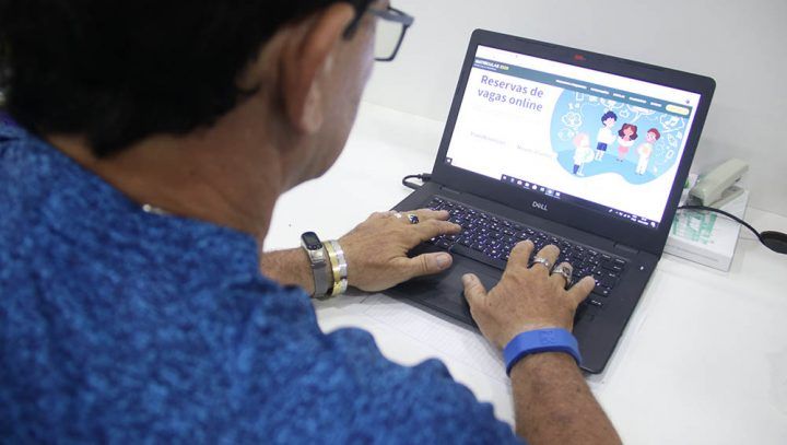 Primeiro dia de transferências da rede pública registra mais de um milhão de acessos