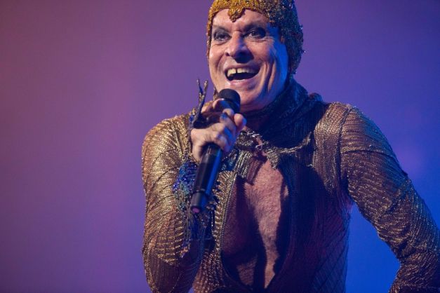 Ney Matogrosso faz o verão do Rio ferver