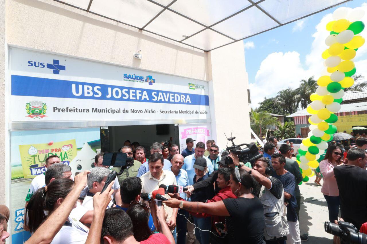 Wilson inaugura UBS e entrega equipamentos para laboratório em Novo Airão