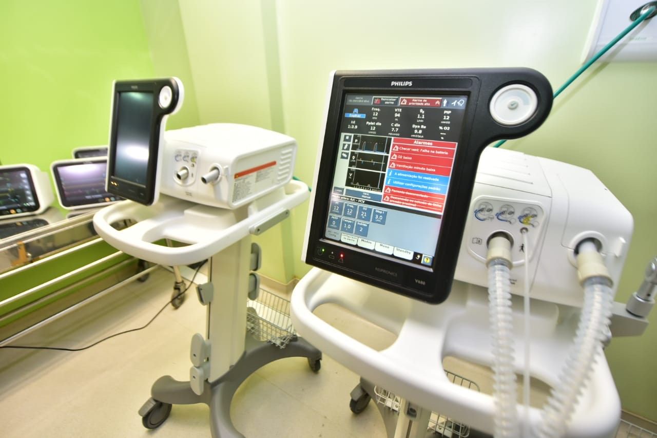 Francisca Mendes recebe novos equipamentos para UTI e centro cirúrgico