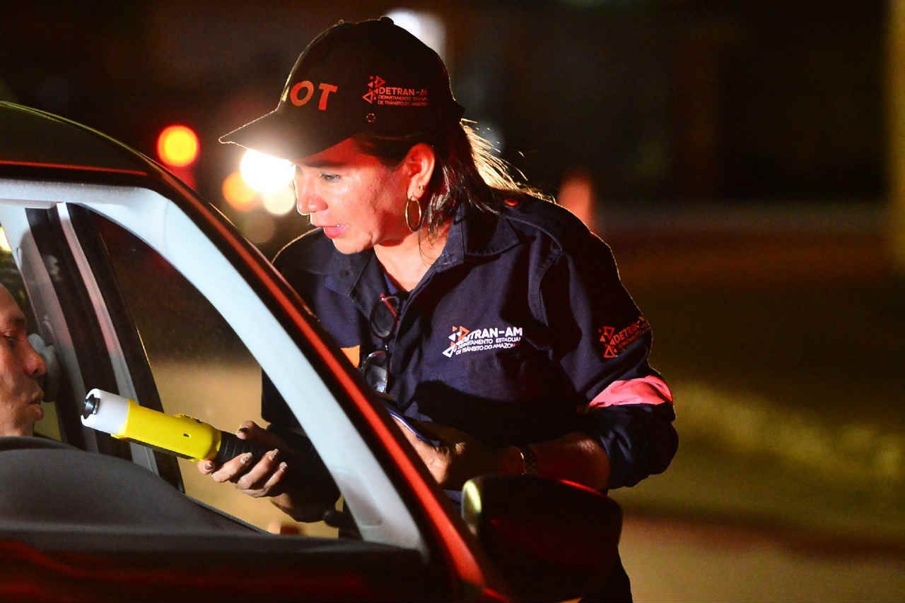 Detran-AM flagra 60 motoristas alcoolizados no pré-carnaval
