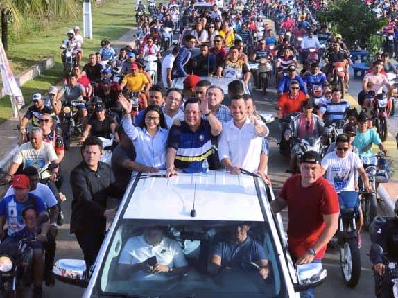 Adail Pinheiro retorna a Coari com carreata