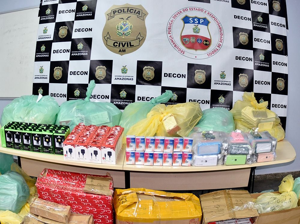Mais de 3 mil produtos falsificados da Apple e Motorola são apreendidos em Manaus