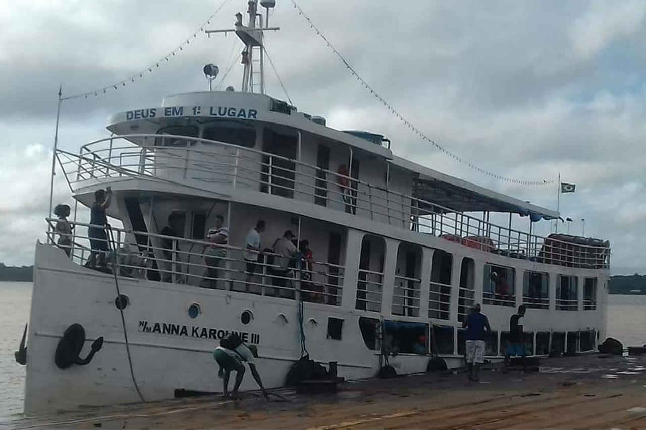 Navio com destino a Santarém naufraga no rio Amazonas