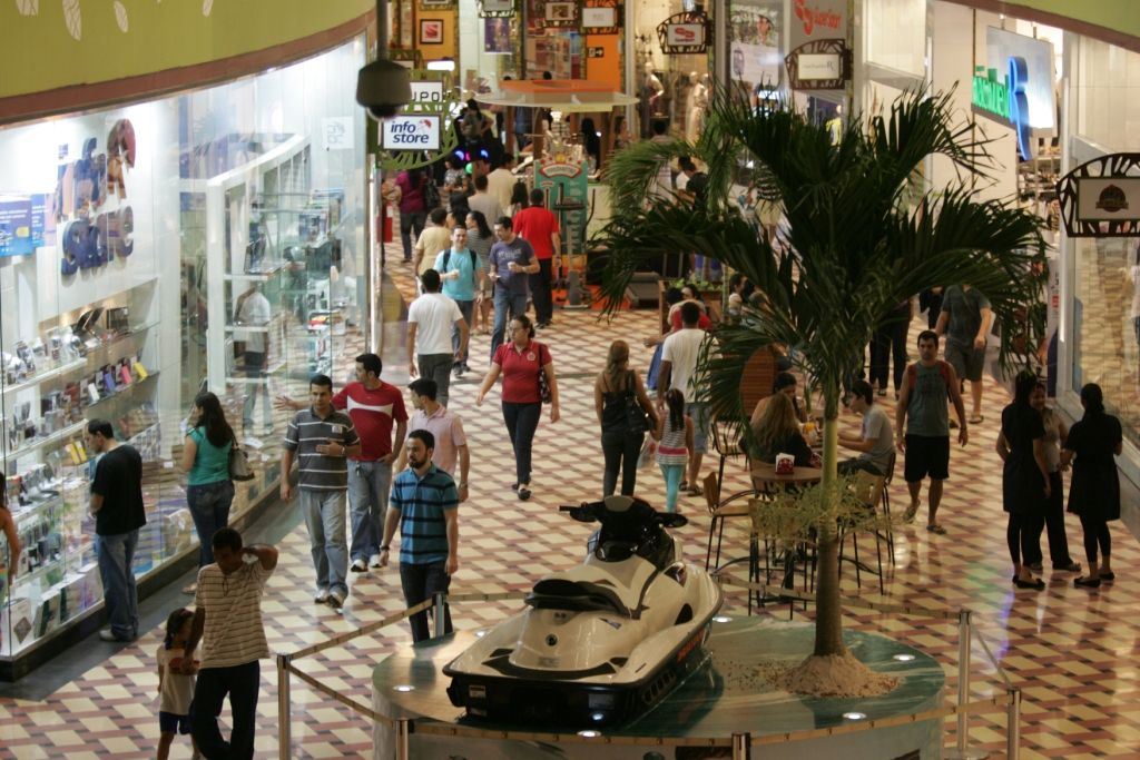 Empresários querem reabrir comércio em Manaus