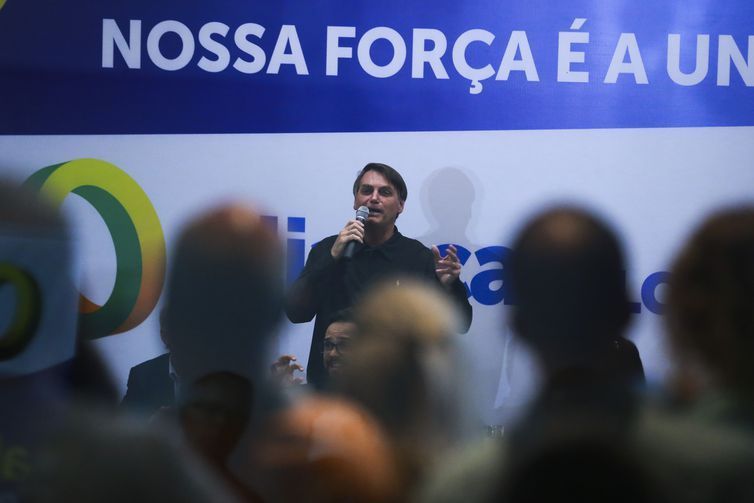 TSE encontra assinatura de eleitores mortos em lista de criação do Aliança