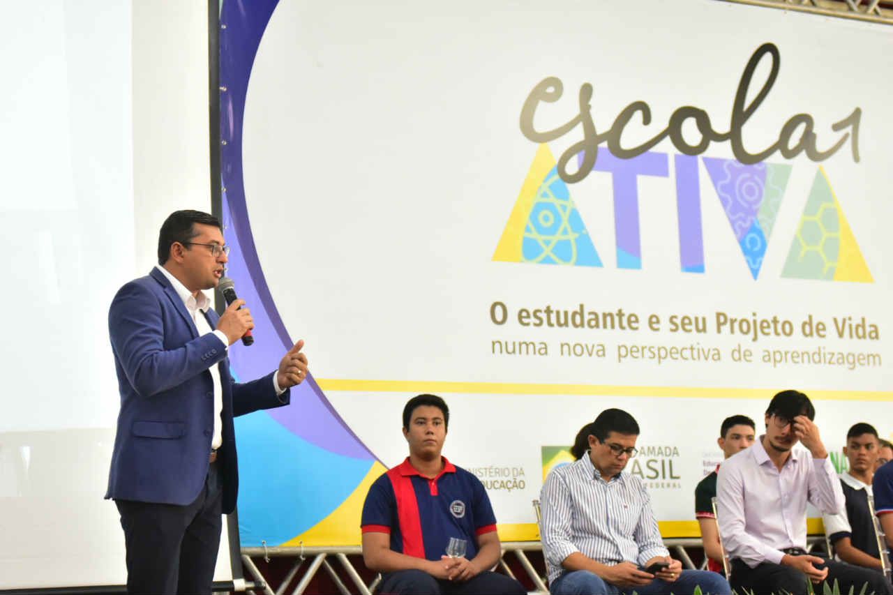 Wilson lança 'Escola Ativa' para capacitar mais de mil professores no Estado