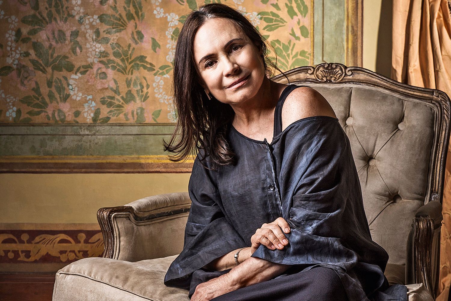 Regina Duarte pergunta a deputados o que é 'veto presidencial'