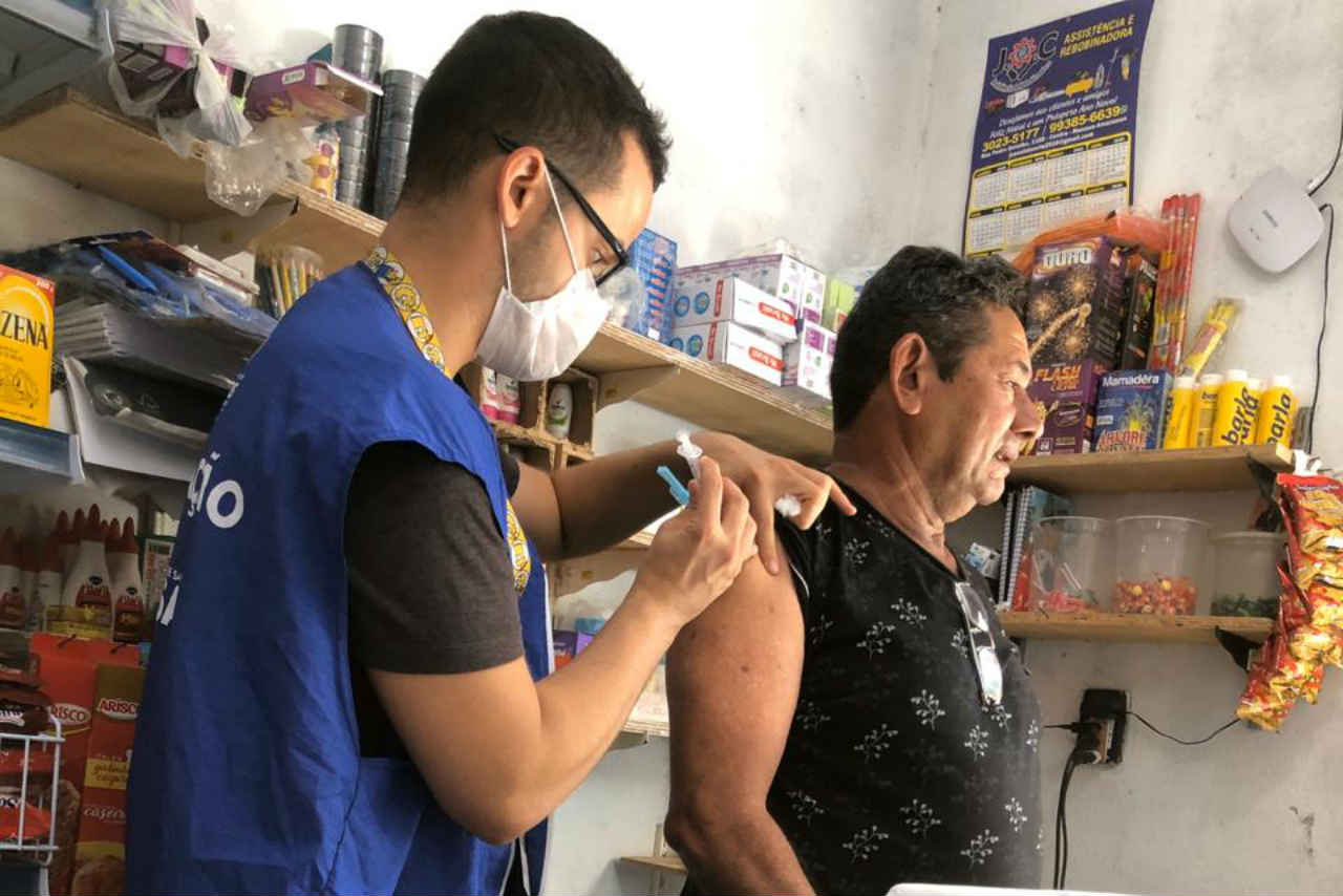 Prefeitura imuniza mais de 14 mil idosos contra a gripe