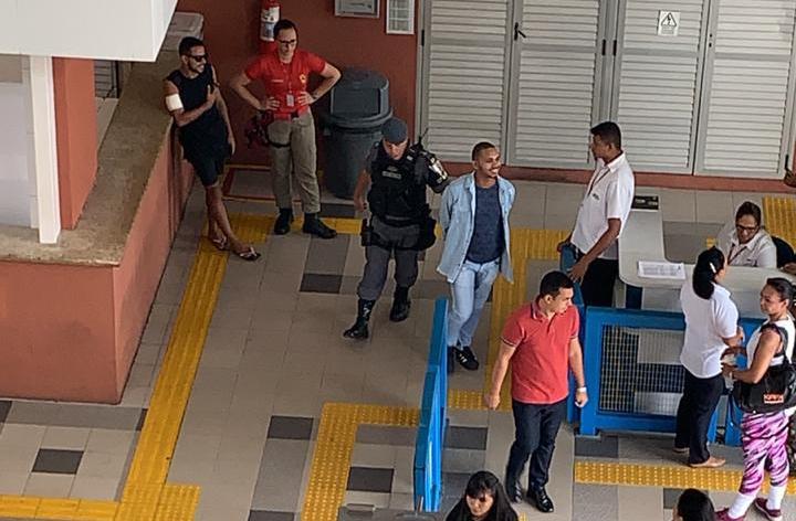 Aluno é esfaqueado dentro de universidade em Manaus