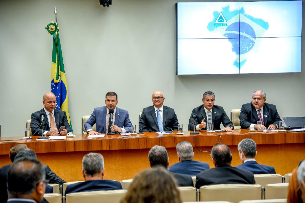 Josué participa de Sessão Solene dos 53 anos da Zona Franca na Câmara