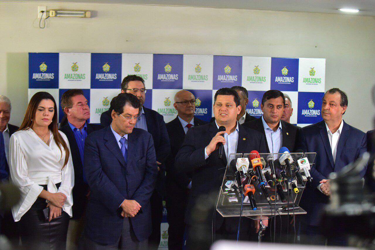 Wilson entrega ao presidente do Senado documento em defesa da ZFM