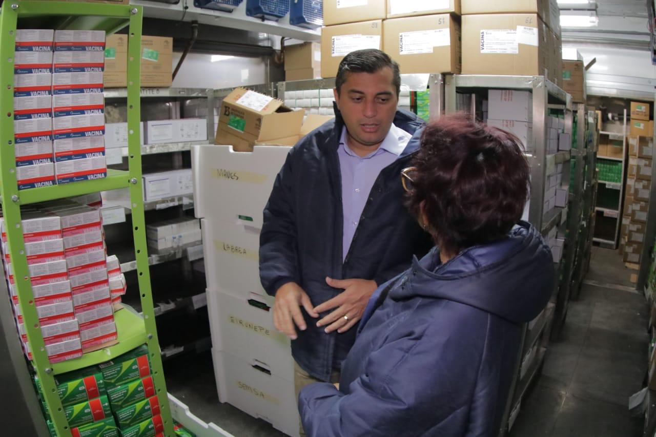 Amazonas começa a distribuição de vacinas contra a influenza