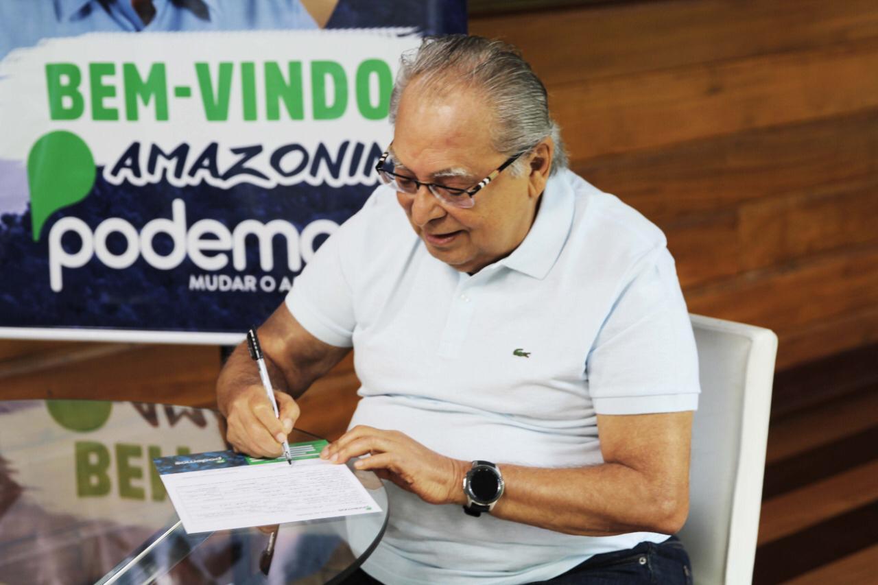 Amazonino anuncia filiação ao Podemos