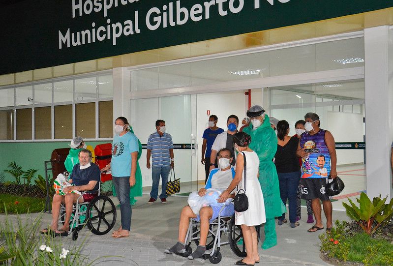 Mais dez pacientes recebem alta do hospital de campanha da Prefeitura