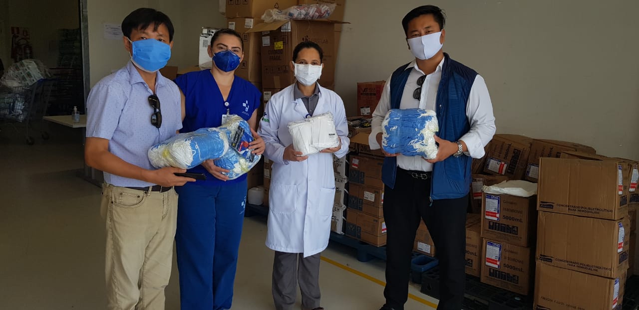 Delphina Aziz recebe doações de cinco mil máscaras