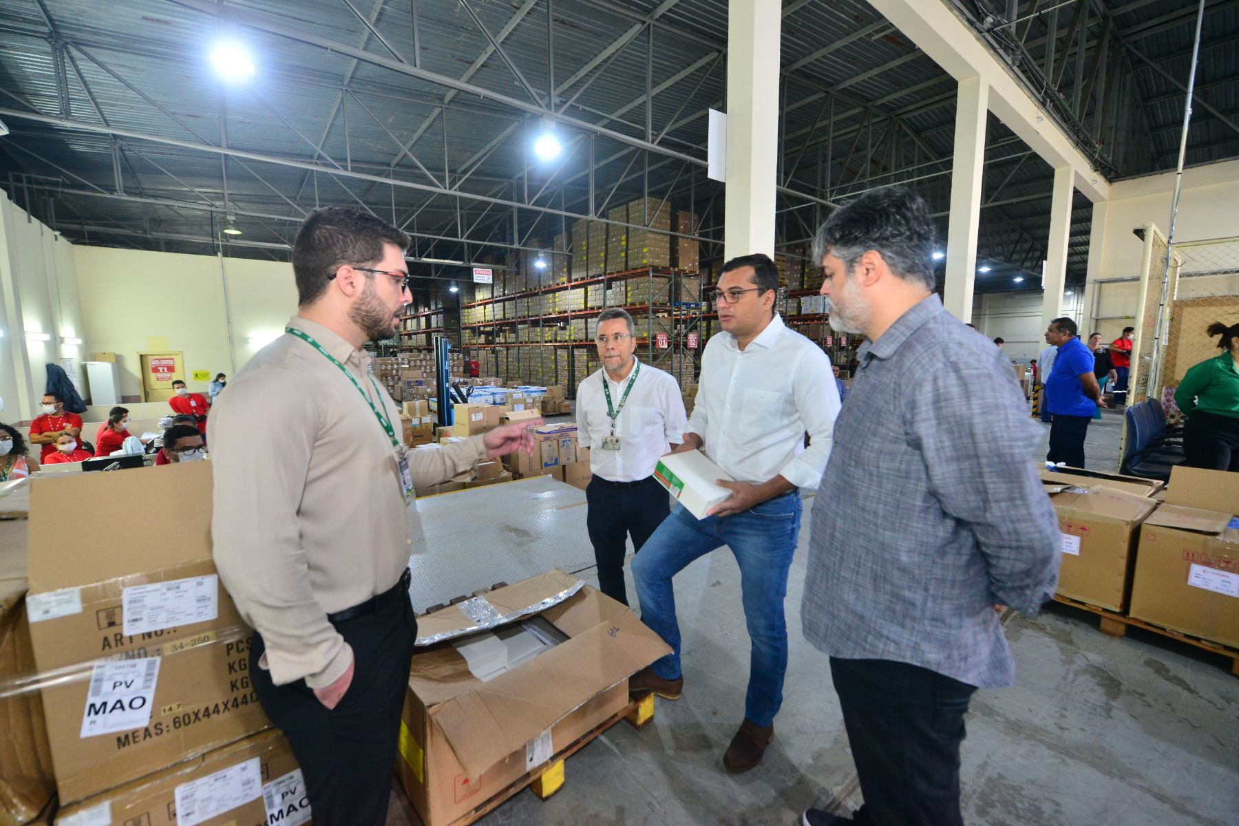 UEA entrega 7 mil kits de EPIs para profissionais de saúde