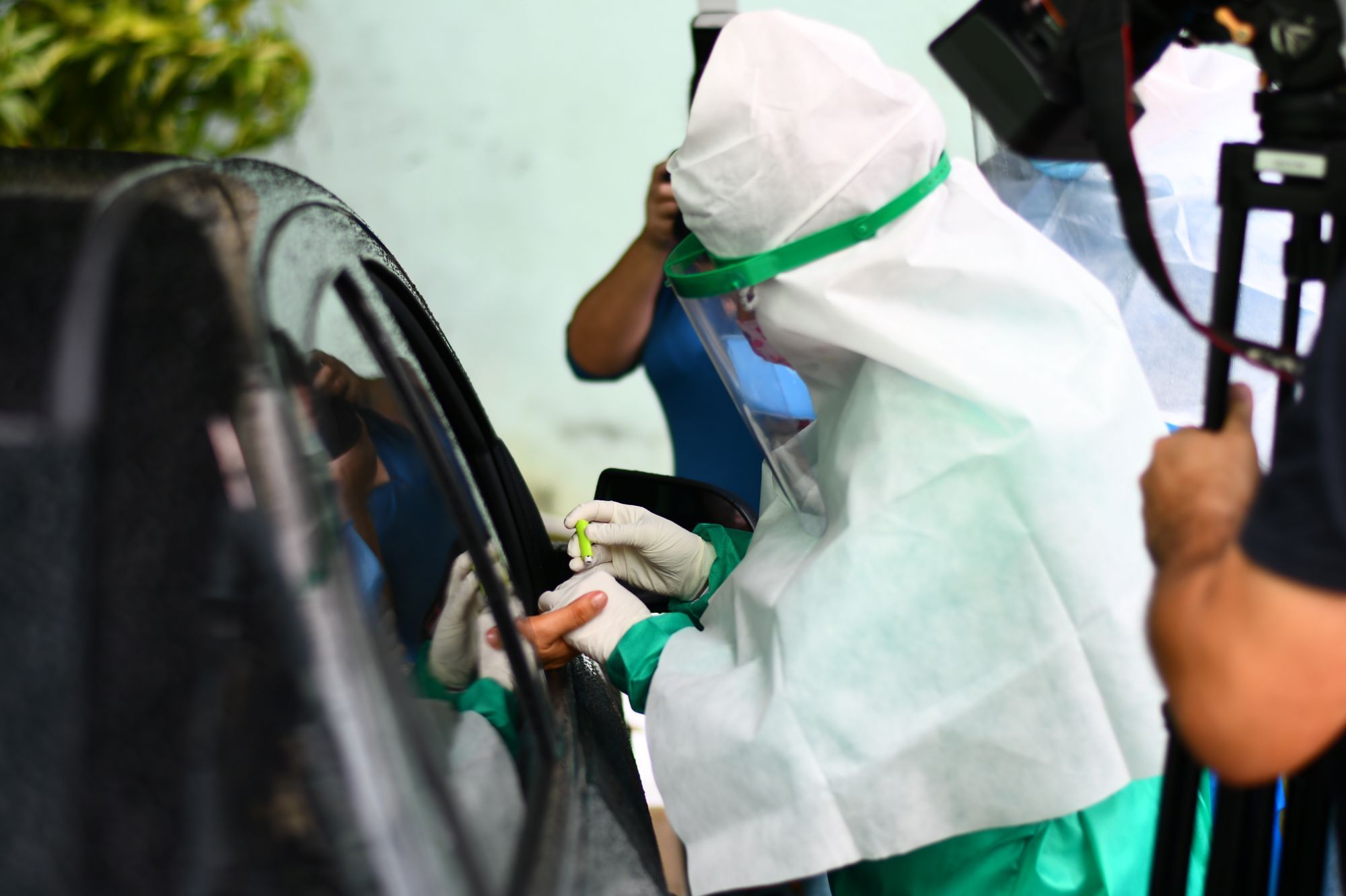 Covid-19: Profissionais de saúde do Amazonas são testados em drive-thru