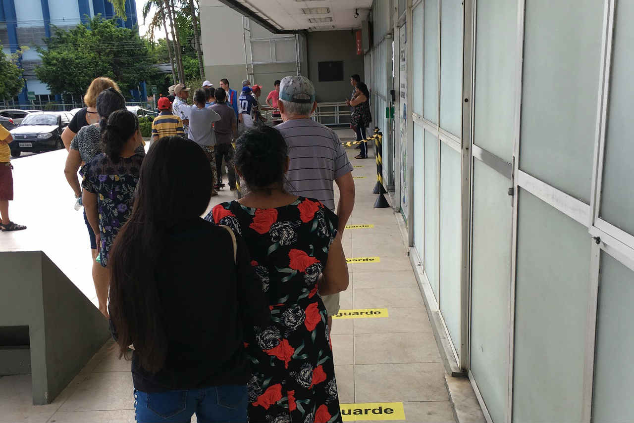 Dito & Feito - O sofrimento dos aposentados na fila do banco