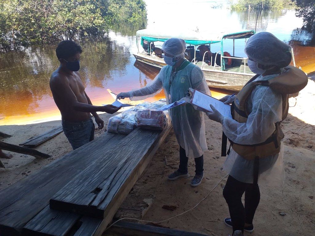 Indígenas da RDS do Tupé recebem cestas básicas