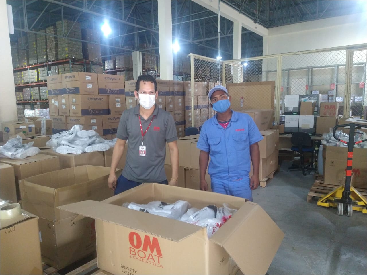 Yamaha doa 664 pares de botas para o hospital Nilton Lins