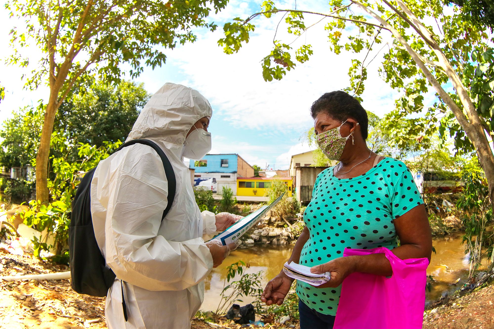 Famílias recebem kits de prevenção ao Covid-19 produzidos pelas artesãs do Prosamim