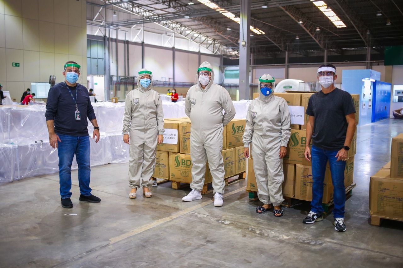 Transire doa EPIs a profissionais de saúde e dos cemitérios de Manaus